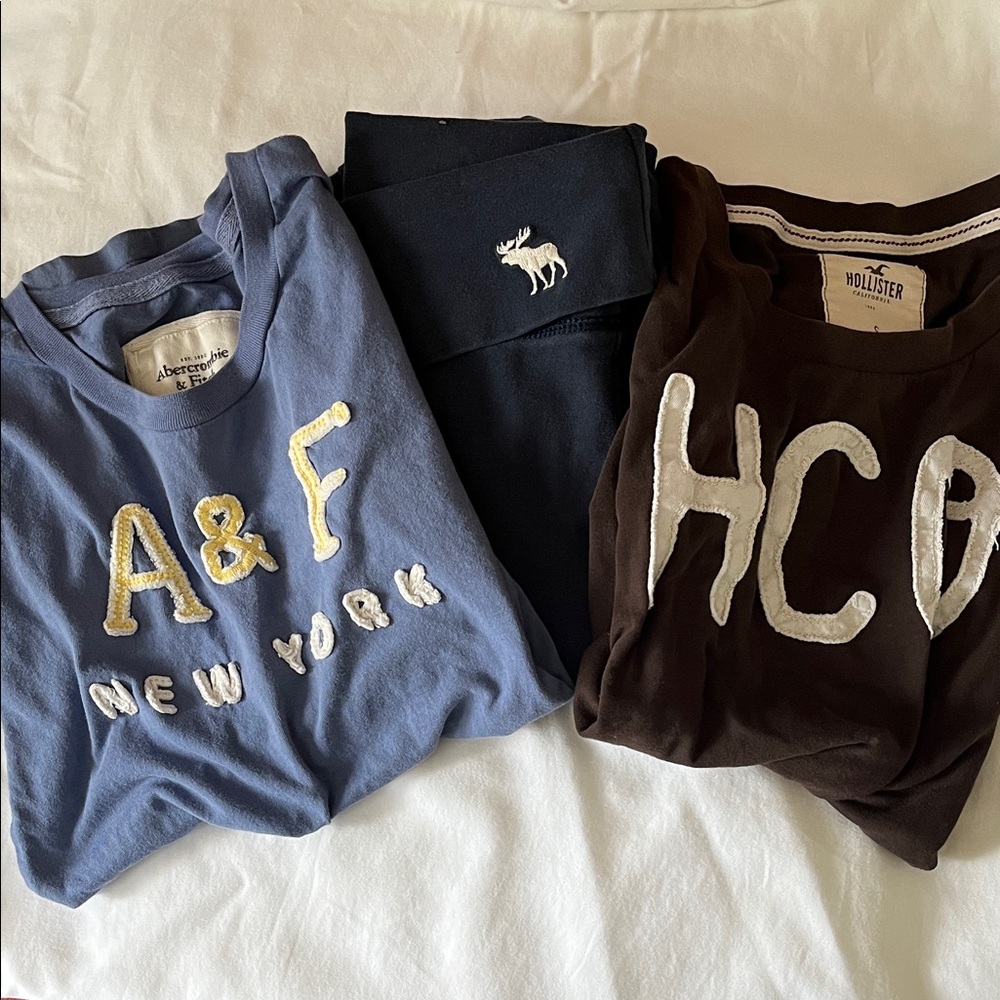 Abercrombie & Fitch & Hollister 2 Tee and legging.